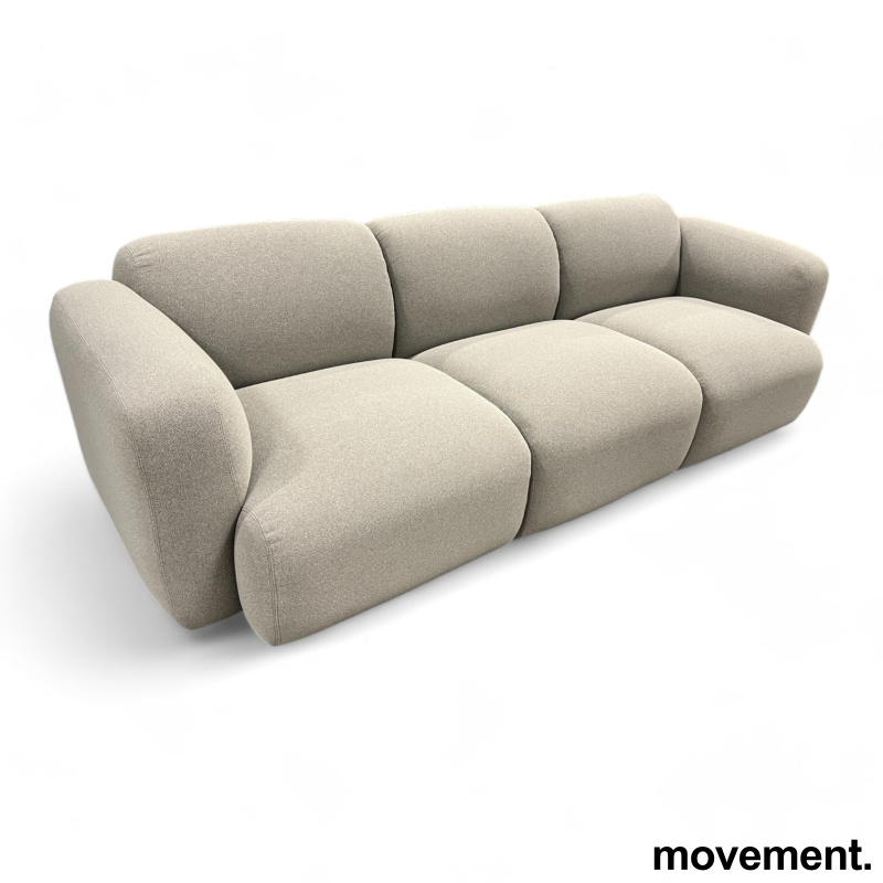 Solgt!3-seter sofa i lyst grått stoff fra - 1 / 3