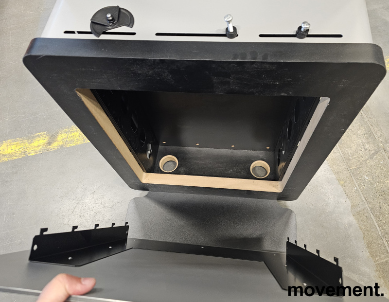 Solgt!Skjermstativ i sort / aluminium fra - 3 / 4