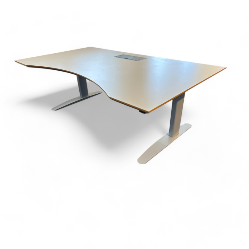 Skrivebord med elektrisk hevsenk i