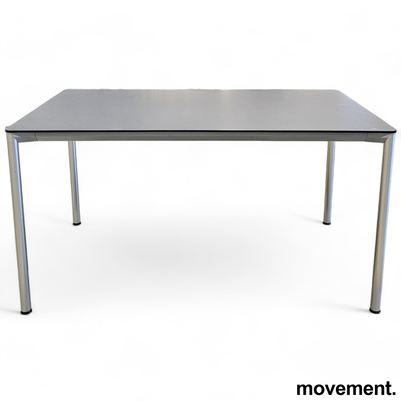 Solgt!Skrivebord / kantinebord i grått - 1 / 4