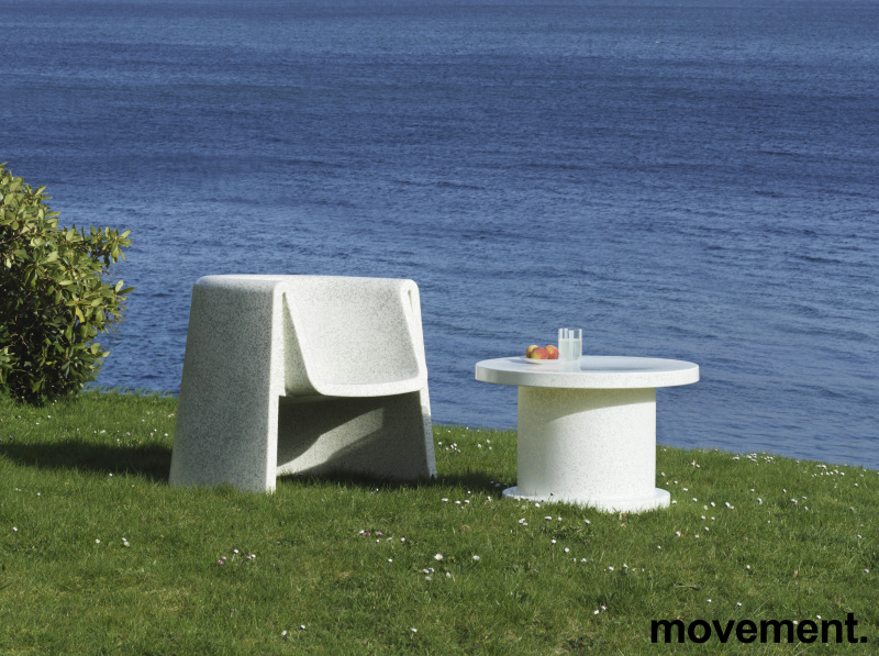 Solgt!Bord i resirkulert materiale, - 2 / 3