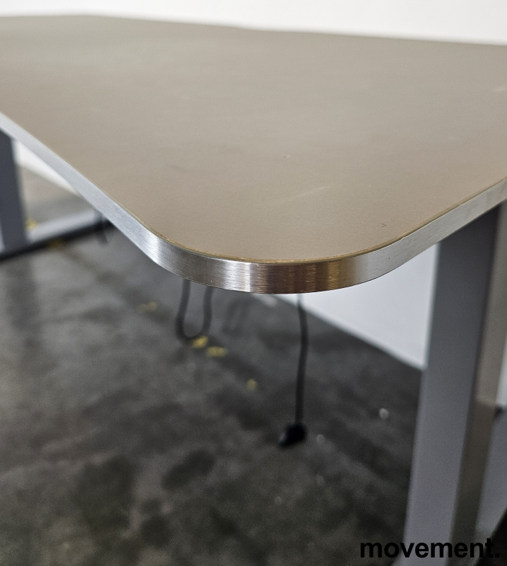 Skrivebord med elektrisk hevsenk i - 3 / 3
