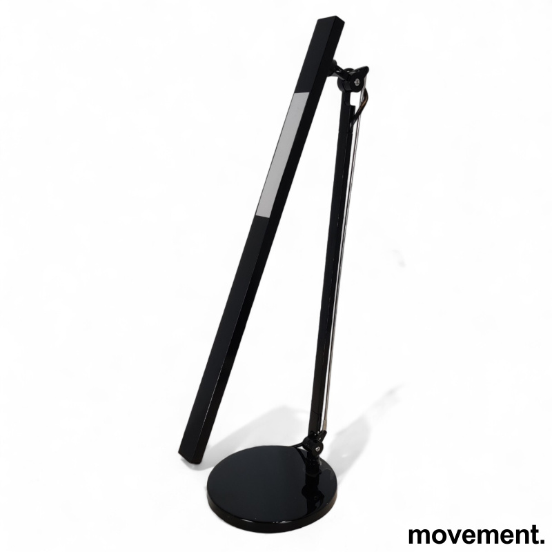 Solgt!Skrivebordslampe i sort, fra Selux, - 2 / 4