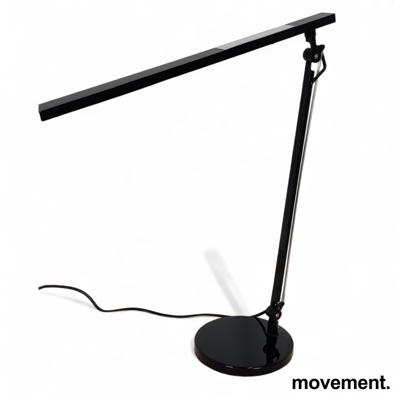 Solgt!Skrivebordslampe i sort, fra Selux, - 1 / 4