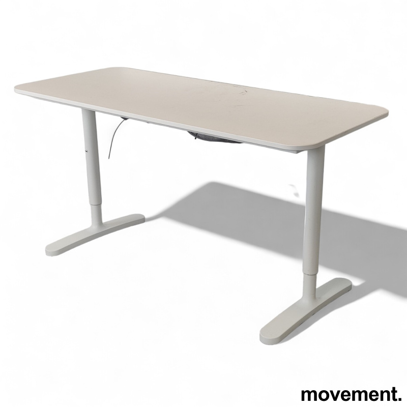 Solgt!IKEA Bekant skrivebord i hvit