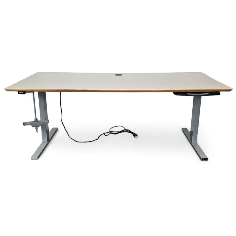 Skrivebord med elektrisk hevsenk i