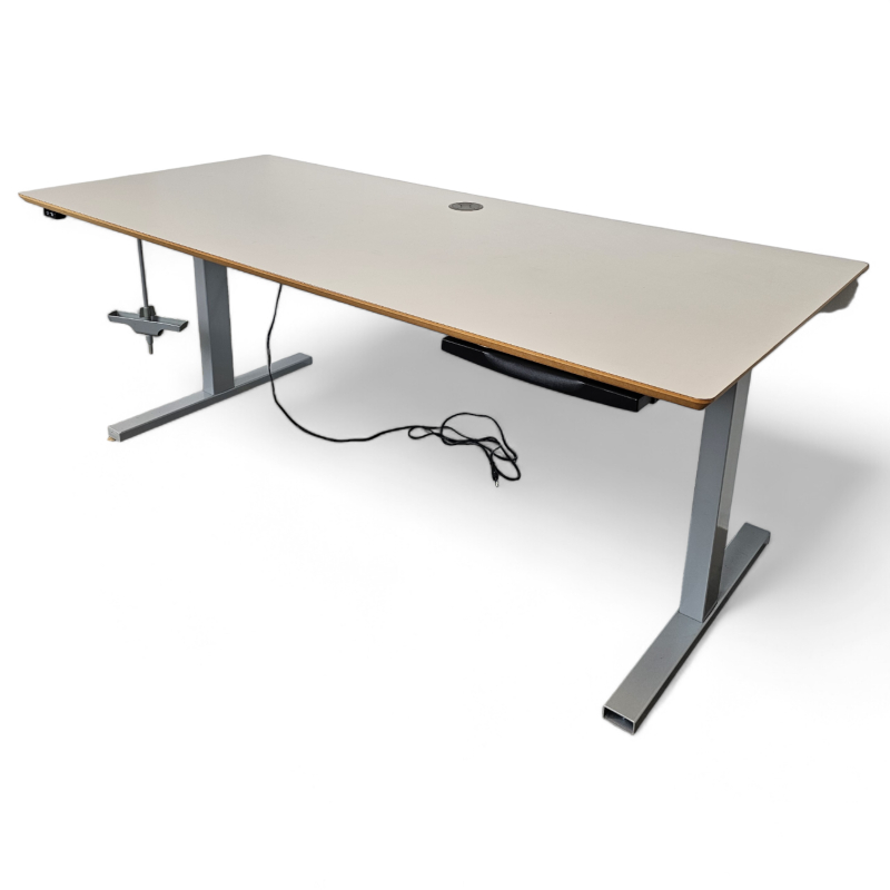Skrivebord med elektrisk hevsenk i