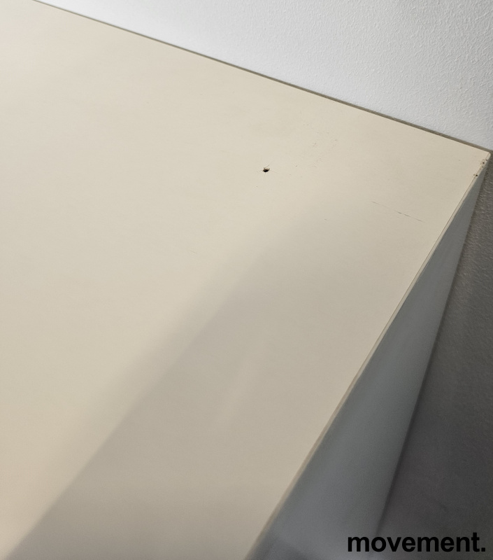Solgt!Skap i hvit / grå fra Duba B8, - 4 / 4