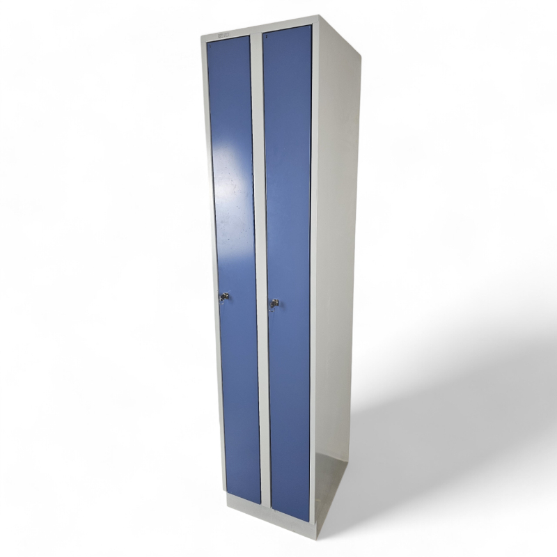 Garderobeskap i grått metall, 2