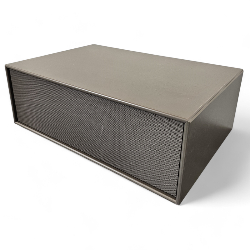 Lite vegghengt Montana-skap /