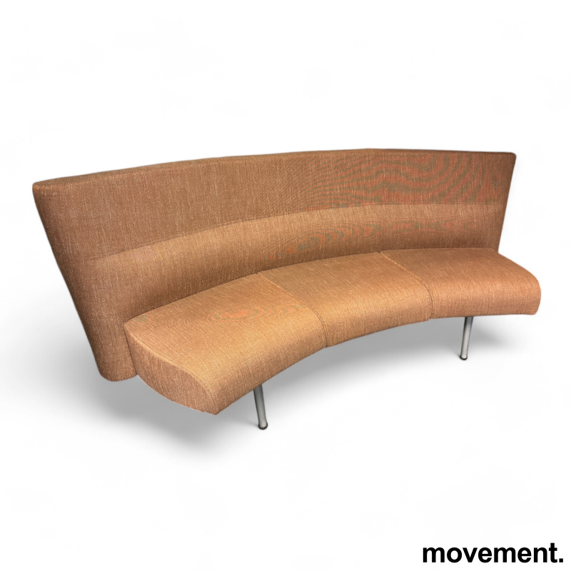 Buet sofa i orange stoff fra EFG, - 1 / 2