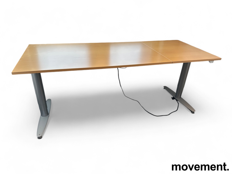 Skrivebord med elektrisk hevsenk - 1 / 3