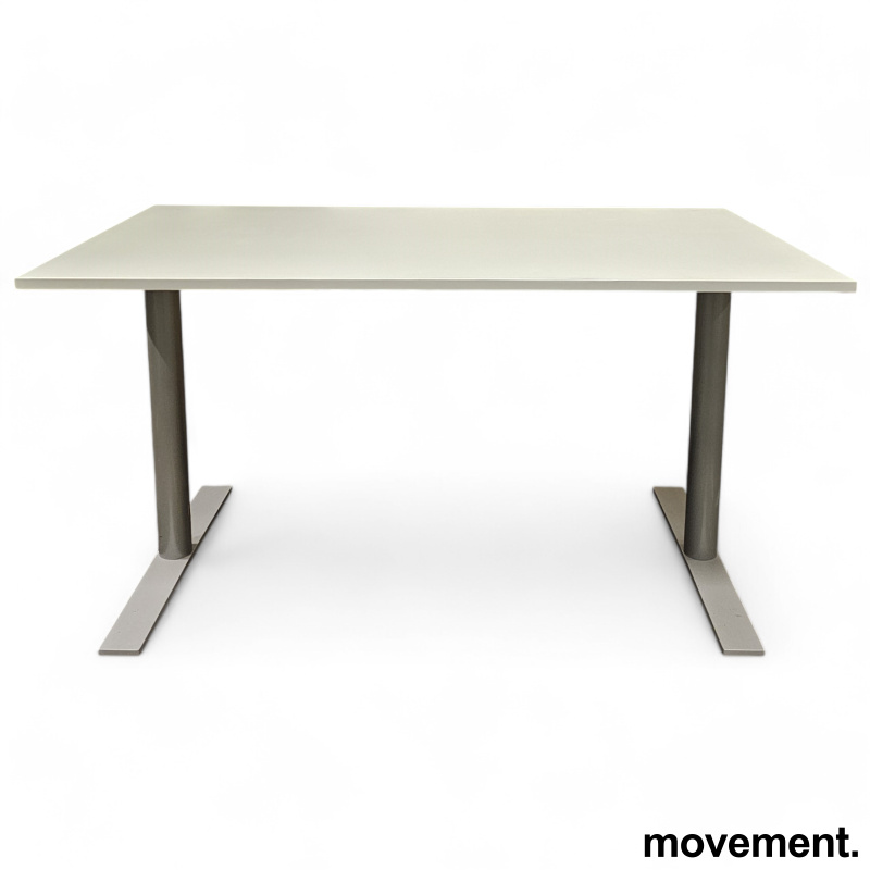 Solgt!Skrivebord i hvitt / grå fra - 1 / 2