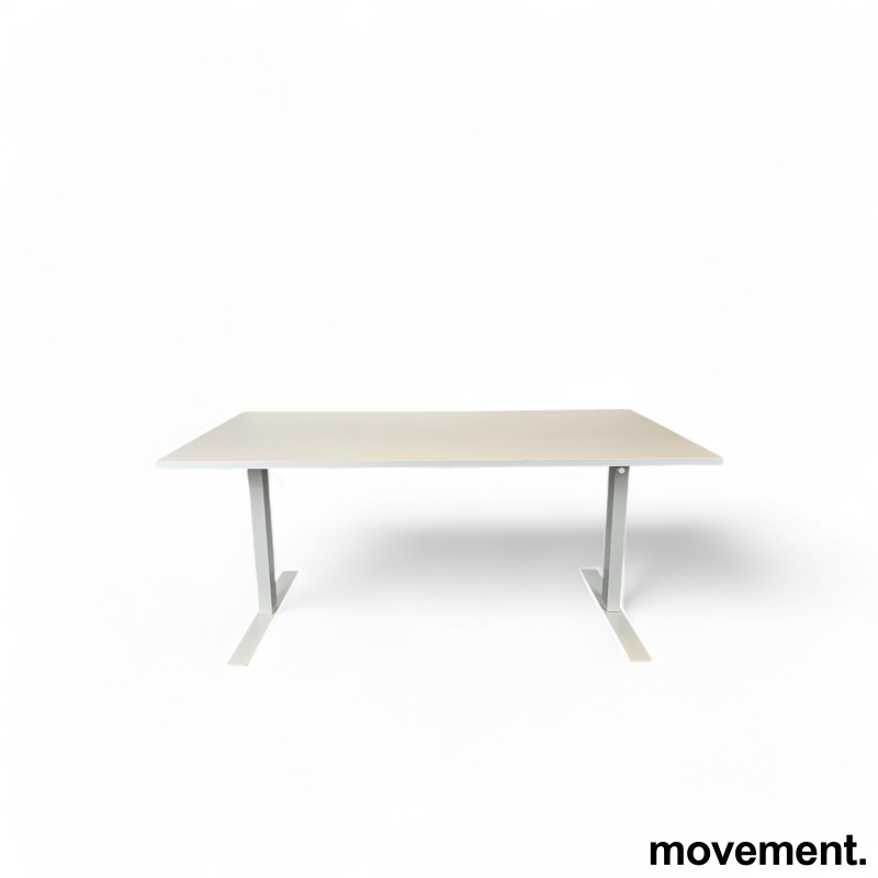 Solgt!Skrivebord med manuell hevsenk i - 1 / 3