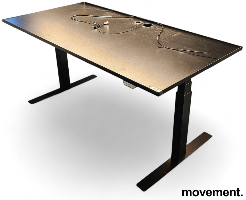 Solgt!Skrivebord i sort, med el.hevsenk