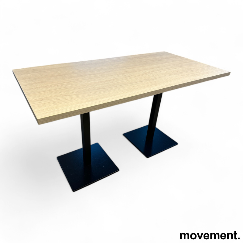 Kantinebord / kafebord i eik