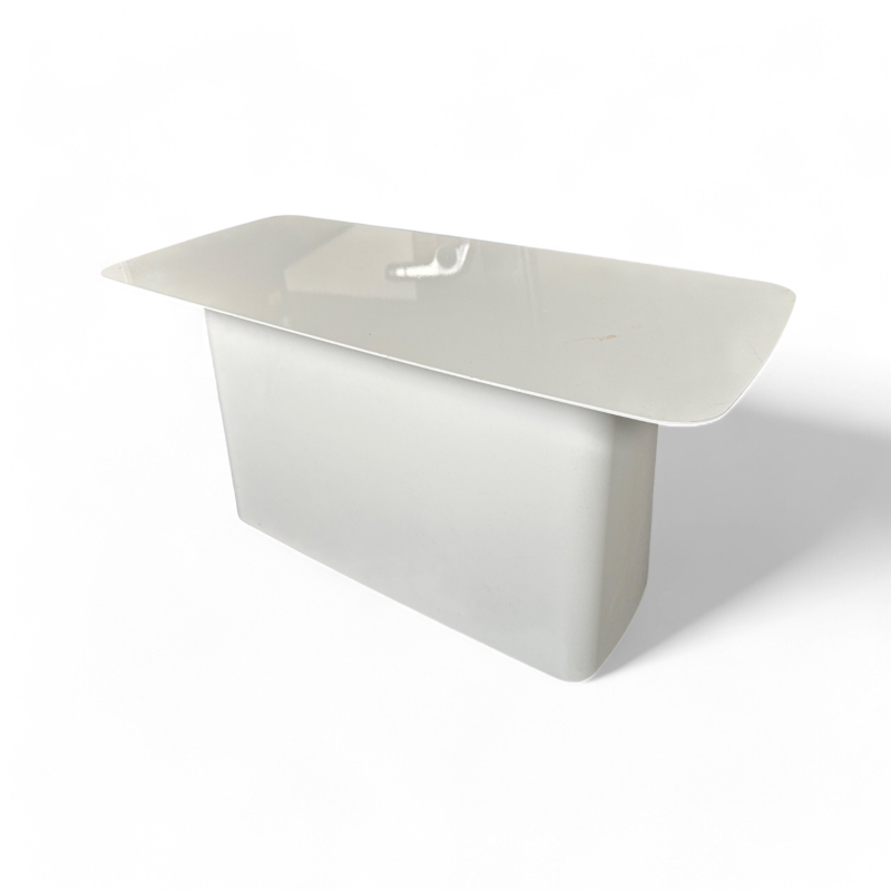 Loungebord i hvitt metall fra