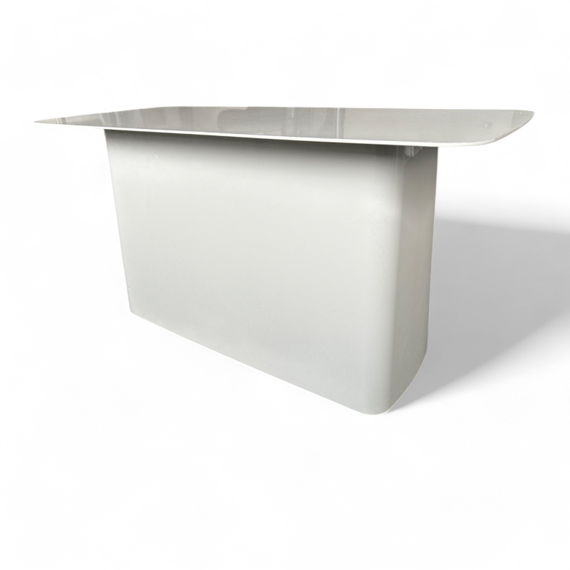 Loungebord i hvitt metall fra