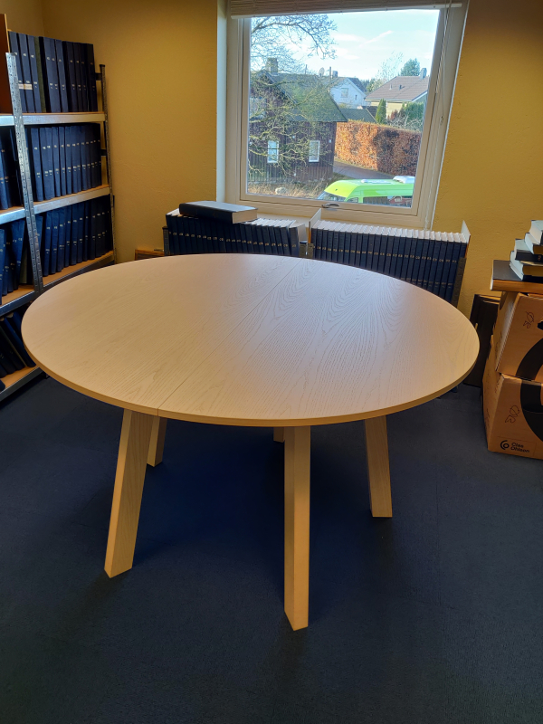 Rundt barbord fra EFG i bjerk