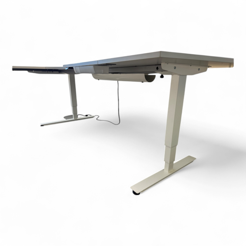 EFG hjørneløsning skrivebord i lys