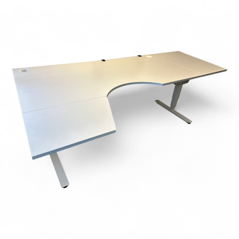 EFG hjørneløsning skrivebord i lys