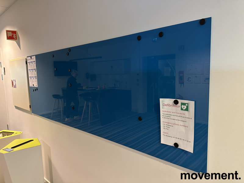 Whiteboard i petrolblått glass fra - 2 / 2