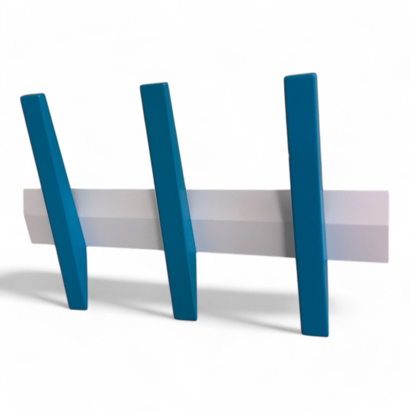 Knaggrekke i hvit med knagger i