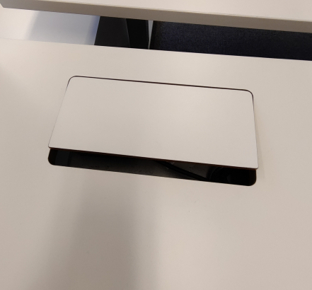 Skrivebord med elektrisk hevsenk i