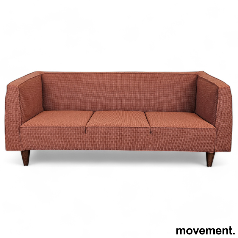 Solgt!3-seter sofa i rødrosa ullstoff fra - 1 / 3