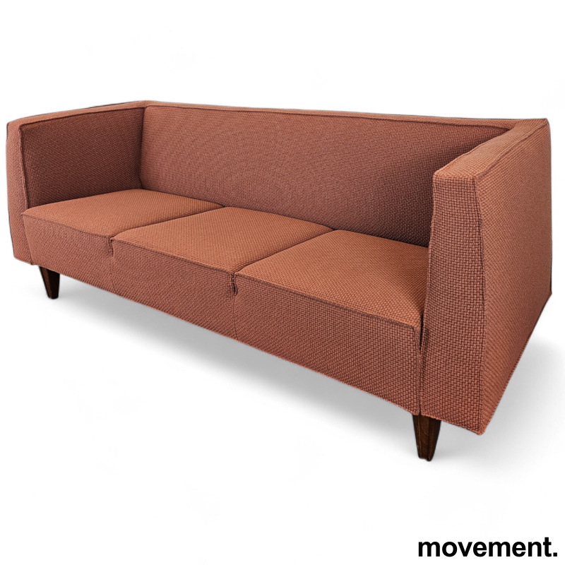 Solgt!3-seter sofa i rødrosa ullstoff fra - 2 / 3