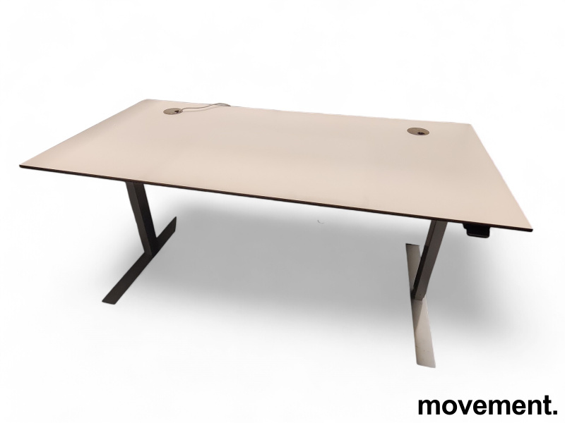Skrivebord med elektrisk hevsenk i - 1 / 3