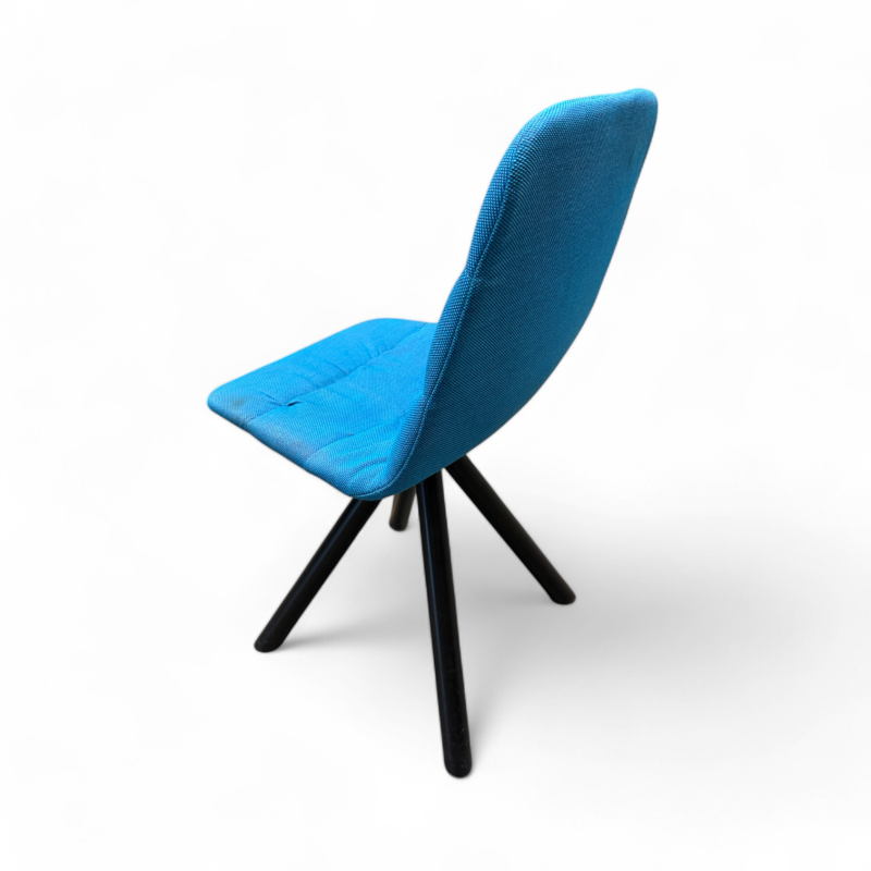 Konferansestol i turkis stoff /