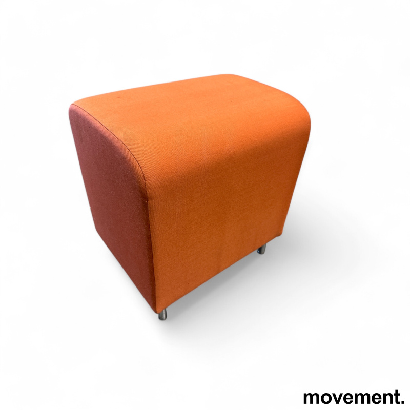Puff i orange stoff / krom fra - 1 / 2