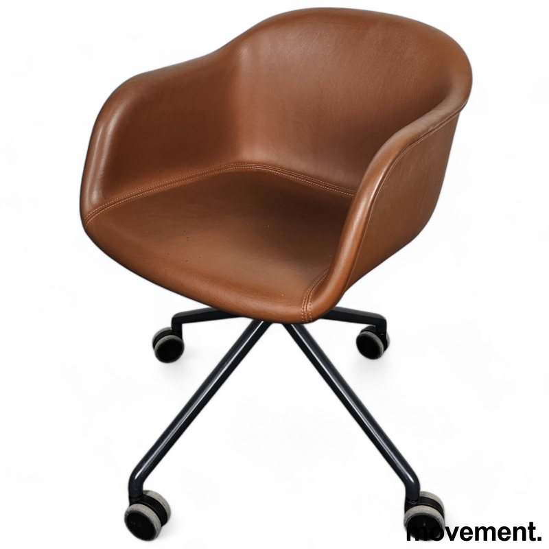 Solgt!Muuto Fiber chair i brunt skinn / - 1 / 3
