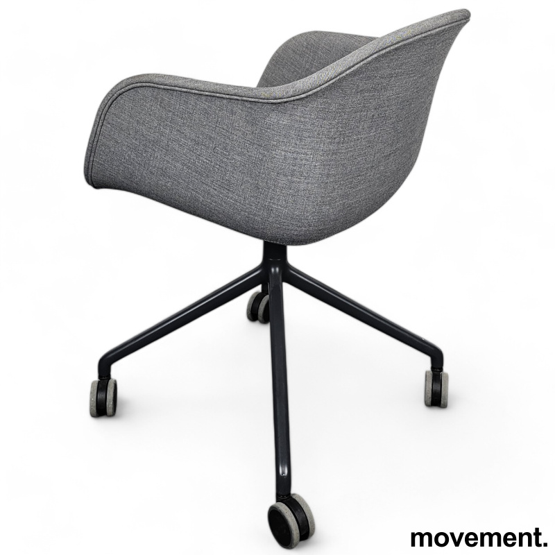 Solgt!Muuto Fiber chair i grått stoff / - 3 / 3