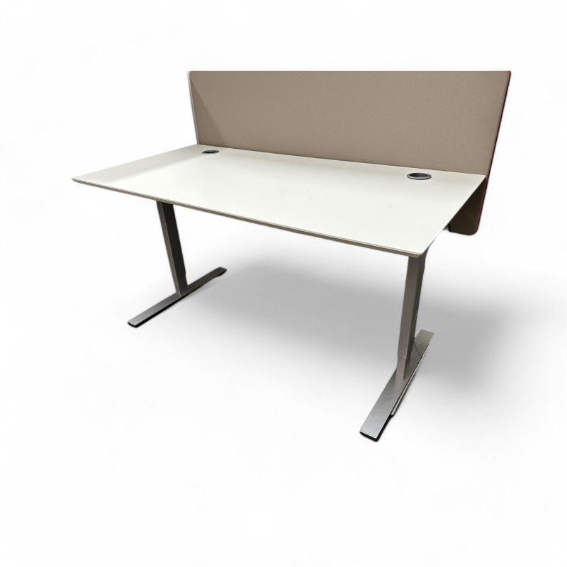 Skrivebord med elektrisk hevsenk i