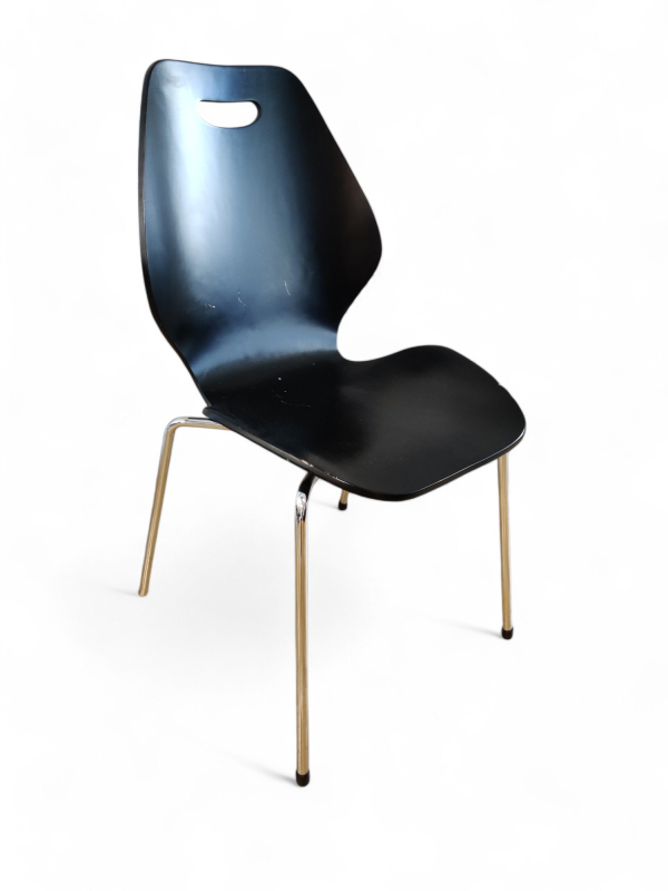 ForaForm City i sortlakkert finer/