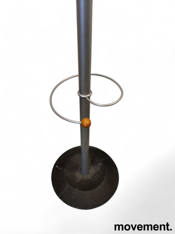 Stumtjener i grålakkert metall med - 3 / 3