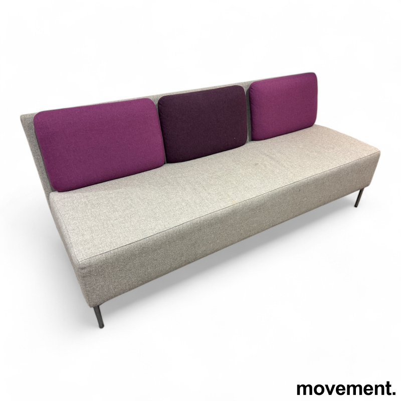 3-seter sofa i grått stoff, - 1 / 2