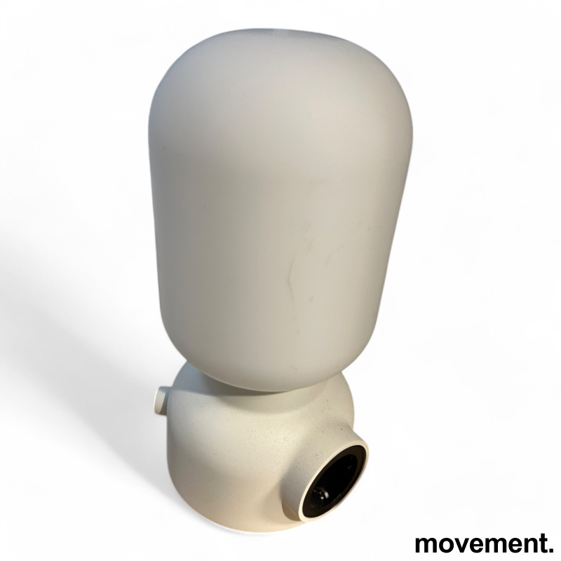 Bordlampe i hvitt fra Atelje - 1 / 2