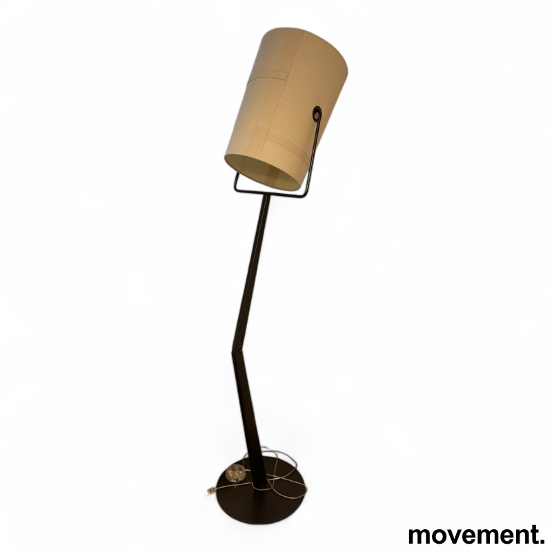 Stålampe i sortlakkert metall / - 2 / 2
