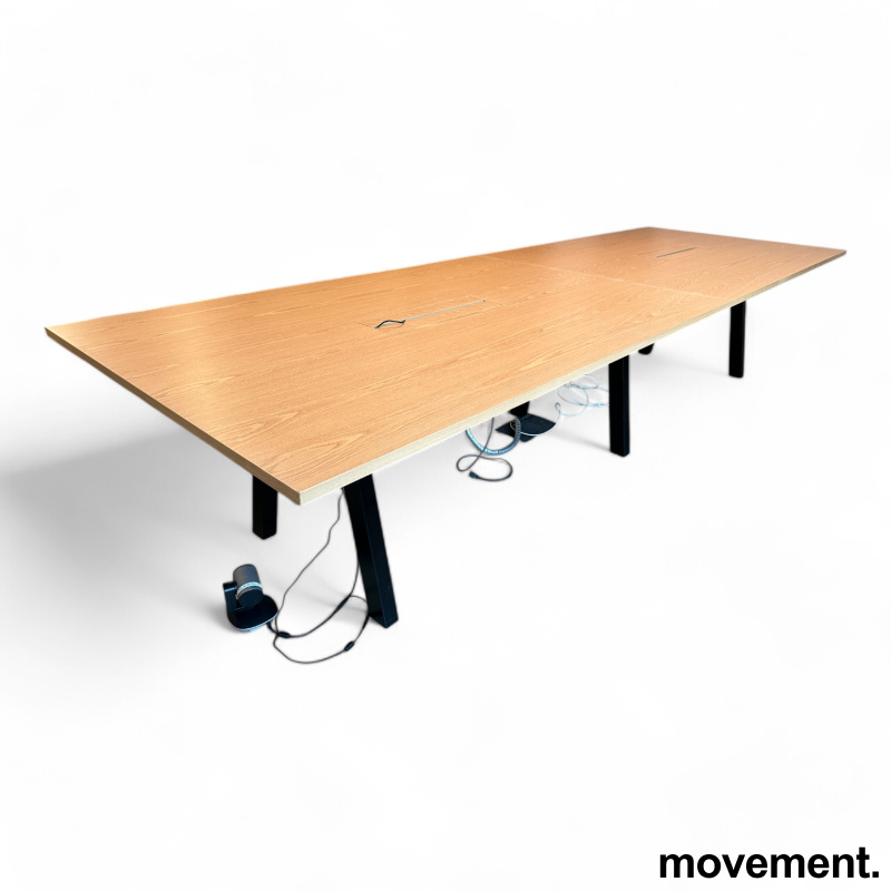 Solgt!Møtebord i eik laminat / sort fra - 1 / 3
