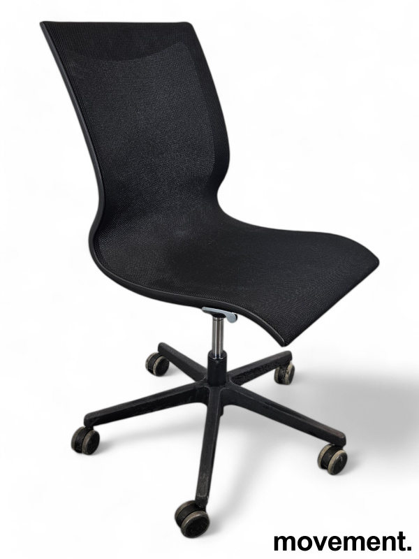Enkel kontorstol i sort mesh fra - 1 / 3
