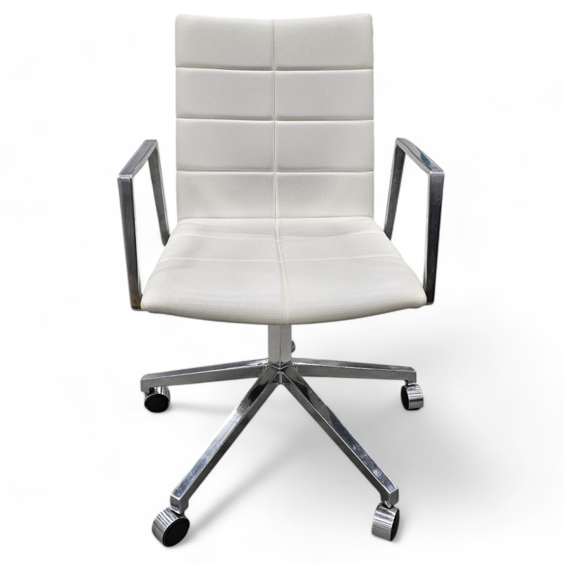 Konferansestol på hjul i hvitt