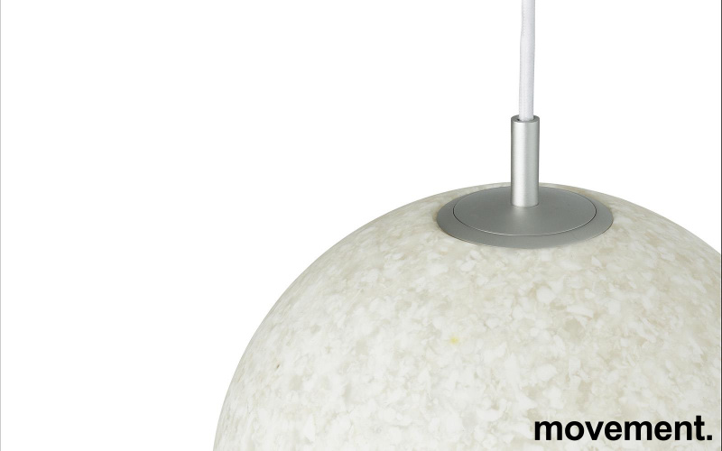 Taklampe i hvit plast fra Normann - 2 / 2
