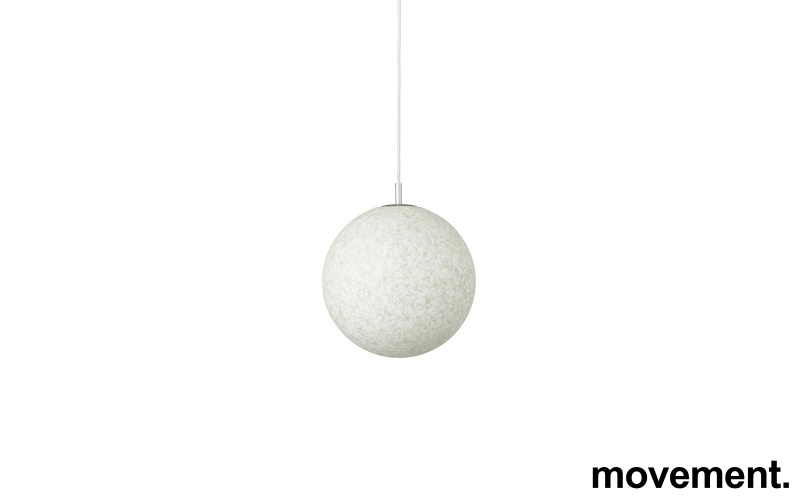 Taklampe i hvit plast fra Normann - 1 / 2