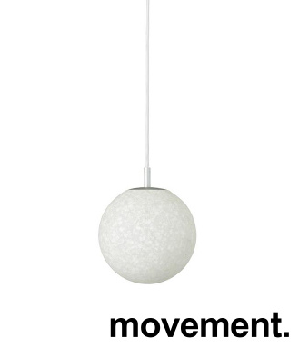 Taklampe i hvit plast fra Normann - 1 / 2