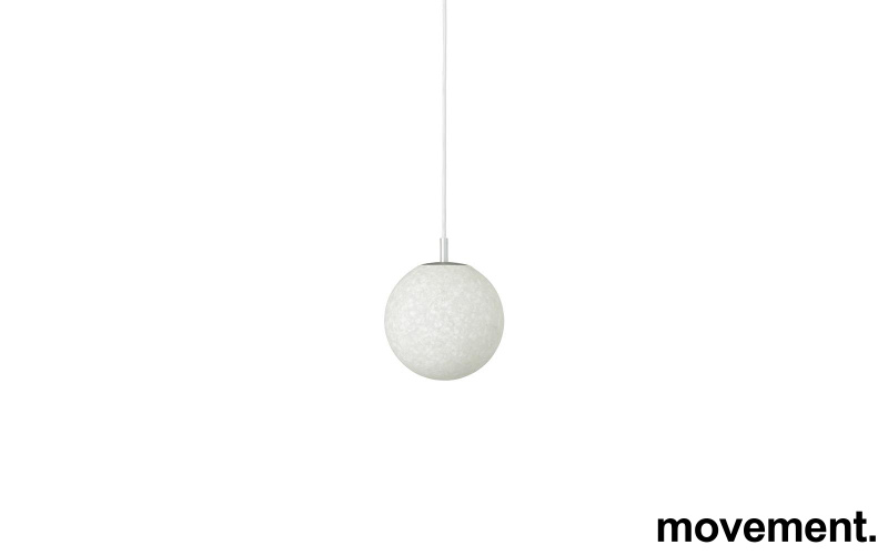 Taklampe i hvit plast fra Normann - 1 / 2