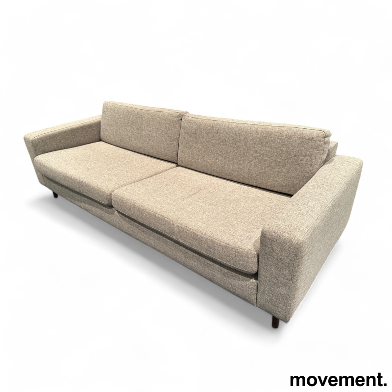 Solgt!3-seter sofa i lyst grått stoff fra - 2 / 2