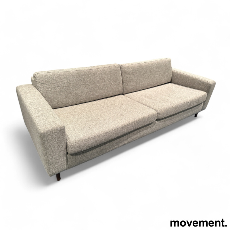 Solgt!3-seter sofa i lyst grått stoff fra - 1 / 2